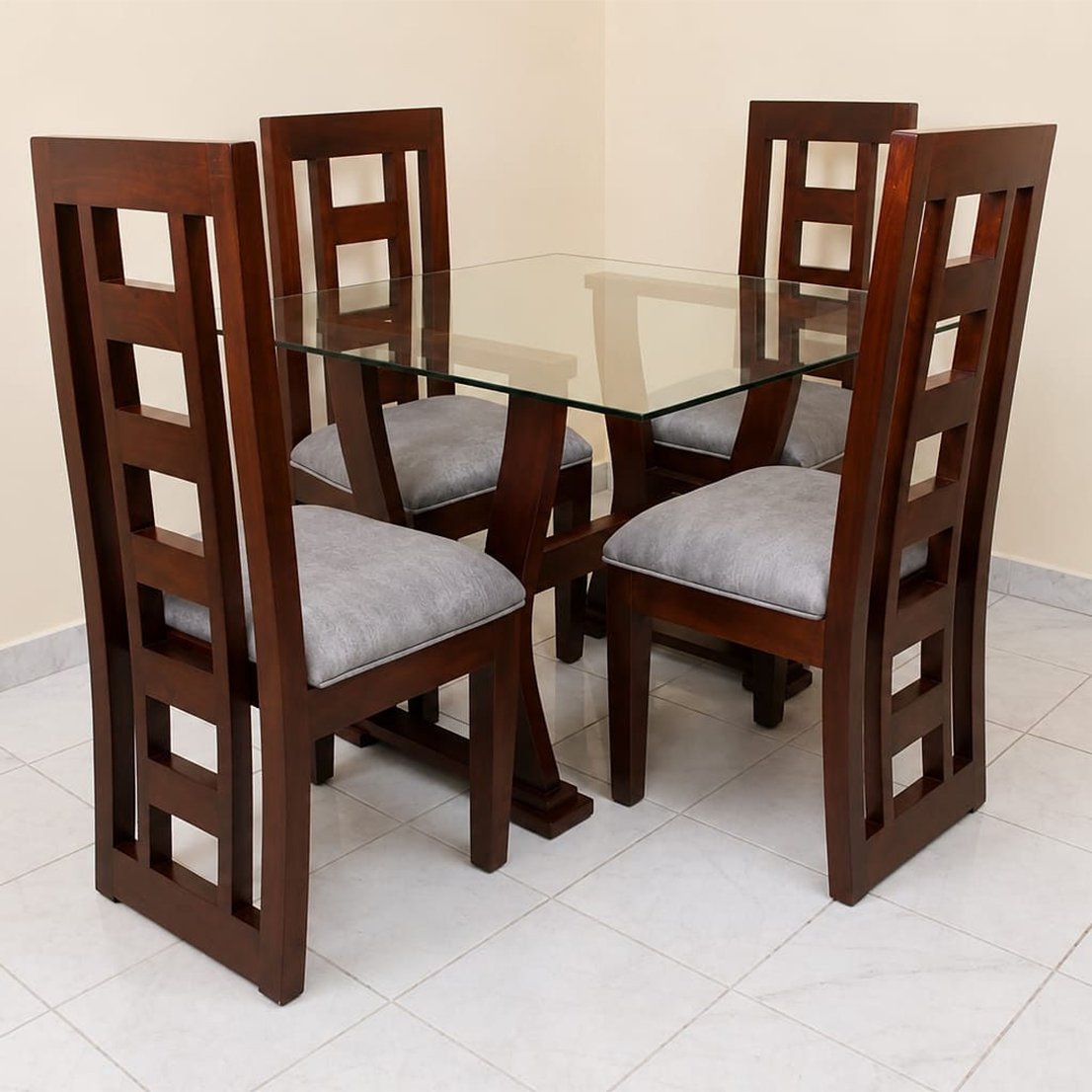 Comedor en Caoba de 4 Sillas
