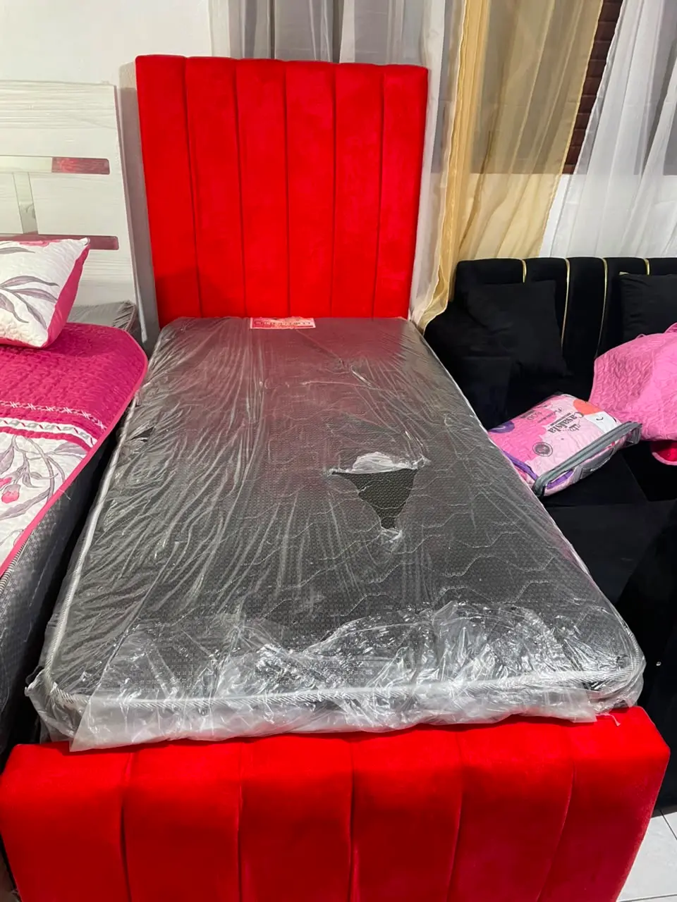 Cama Tapizada 39 Pulgadas con Base y Colchón (Varios Colores)