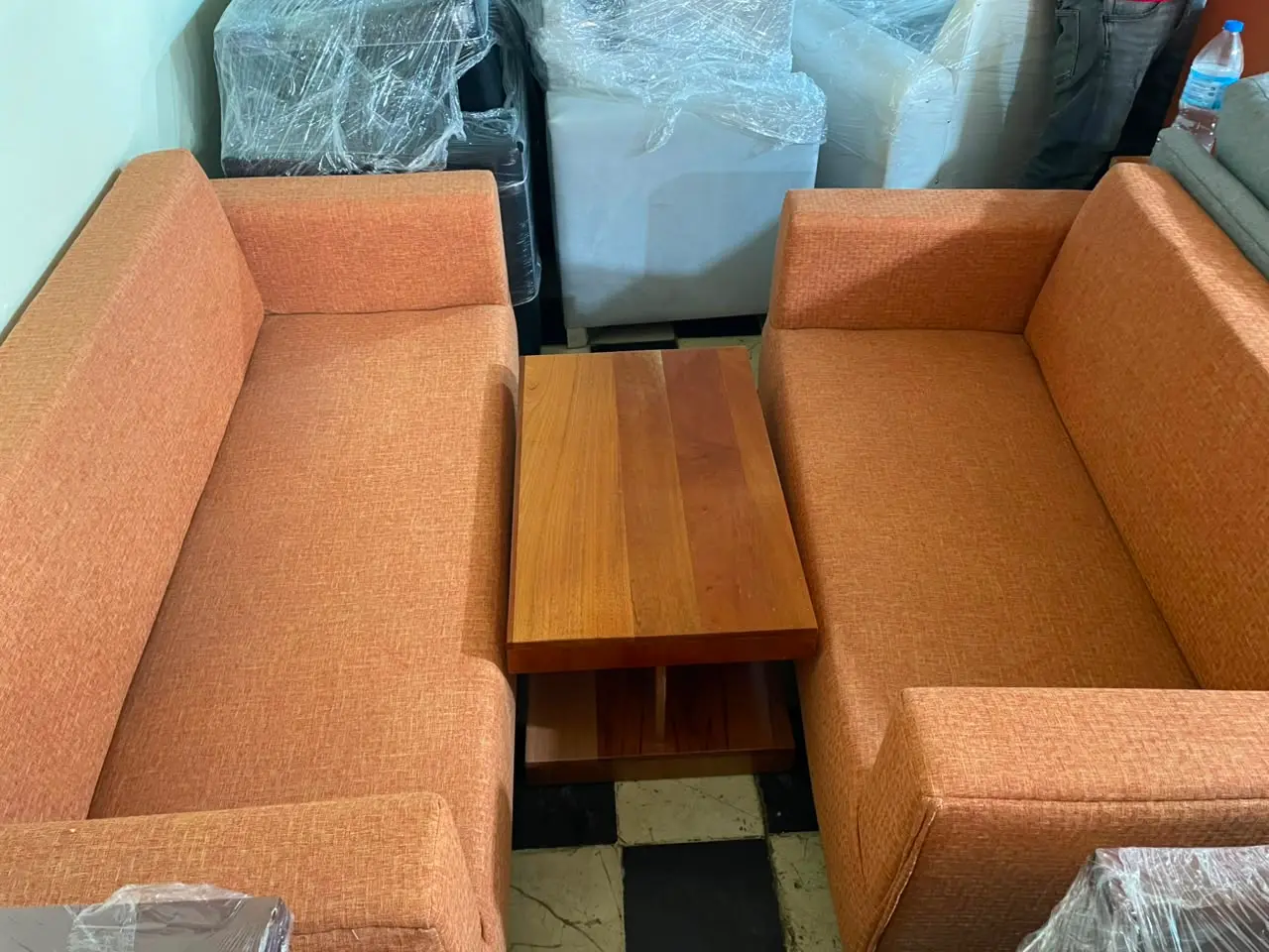 Juego de Sala Moderno Terracota en Tela Tejida con Mesa de Centro